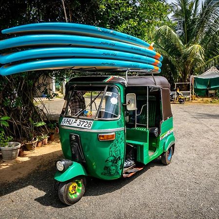 Circus Lagoon Hideaway Bed and Breakfast Dodanduwa Buitenkant foto