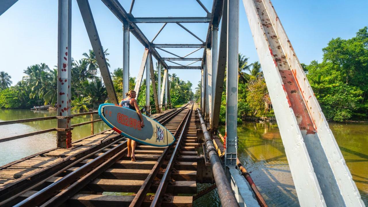 Circus Lagoon Hideaway Bed and Breakfast Dodanduwa Buitenkant foto