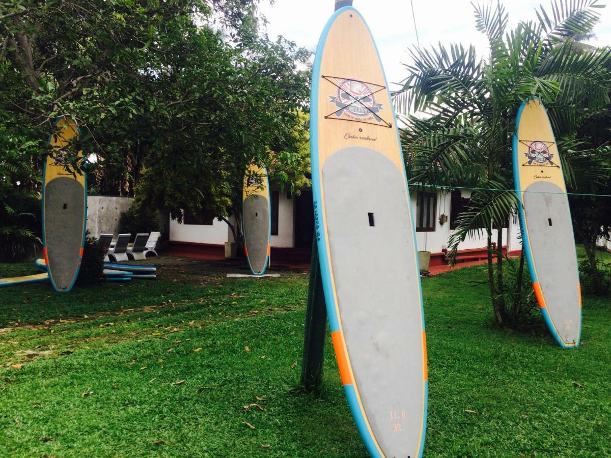 Circus Lagoon Hideaway Bed and Breakfast Dodanduwa Buitenkant foto