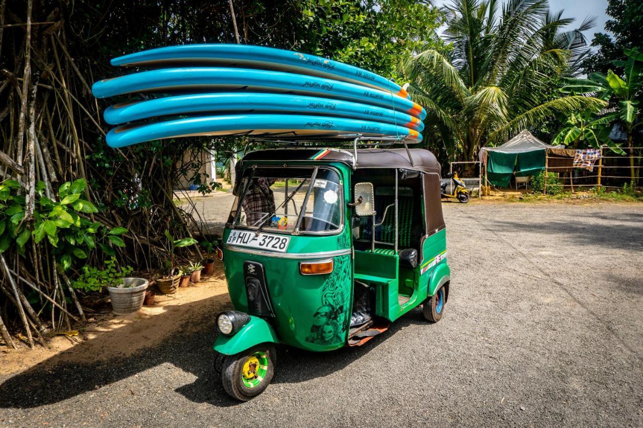 Circus Lagoon Hideaway Bed and Breakfast Dodanduwa Buitenkant foto