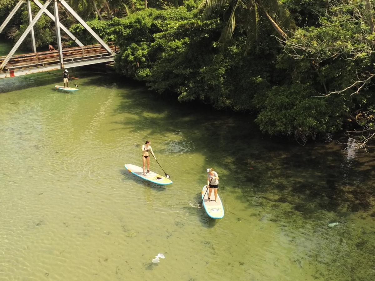 Circus Lagoon Hideaway Bed and Breakfast Dodanduwa Buitenkant foto